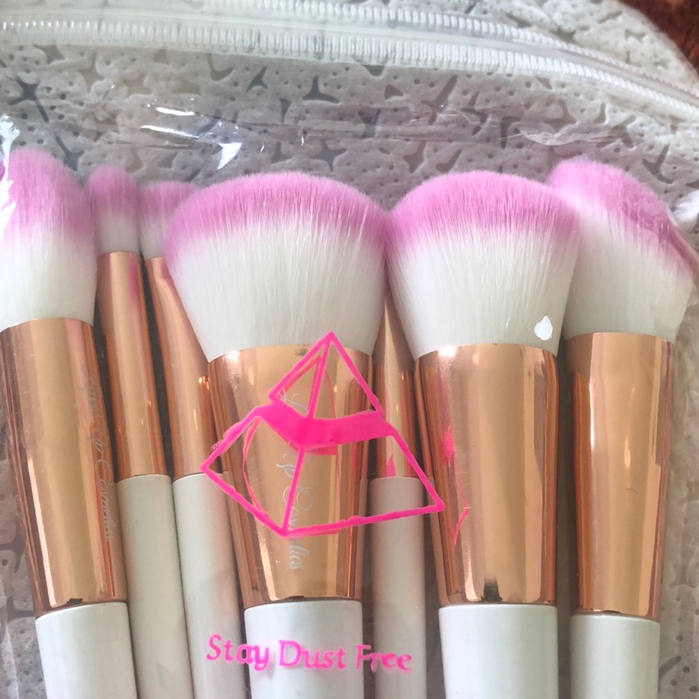 Level Up Makeup Brush Set - Picture 2 of 3